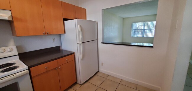 Building Photo - 4733 NW 9th Dr