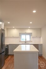 Building Photo - 732 E 38th St