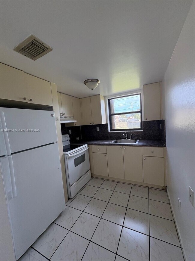 Foto del edificio - 231 E 7th St