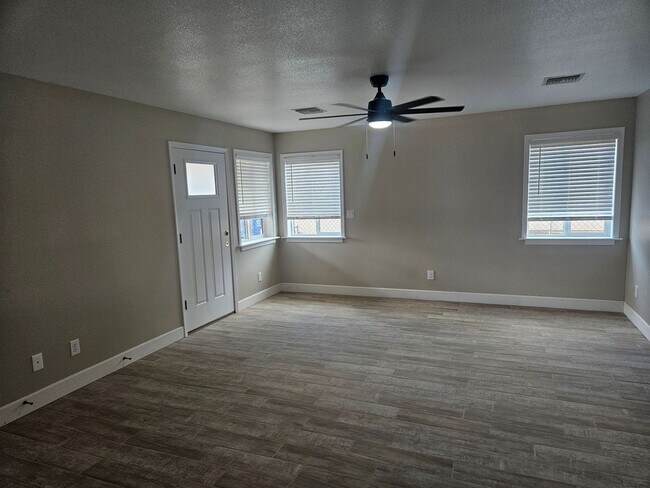 Building Photo - Brand New Single Family Home 3 Bed/2 Bath ...