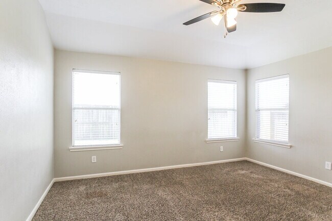 Foto del edificio - 10602 Harbor Canyon Dr
