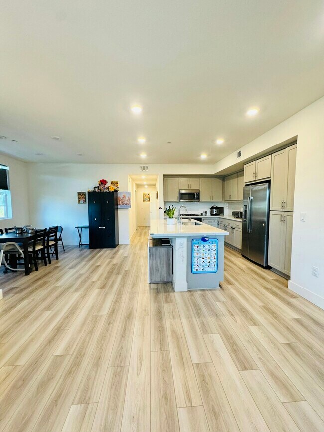 Foto del edificio - 5750 Greige Cir