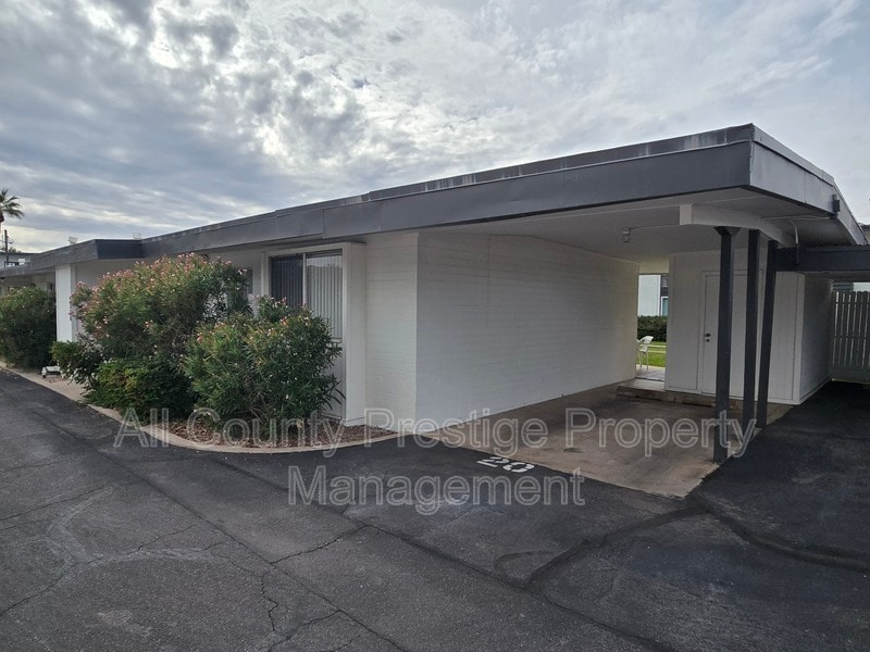 Foto del edificio - 3308 E Camelback Rd