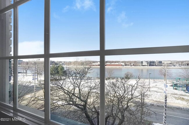 Foto del edificio - 940 Monroe Ave NW