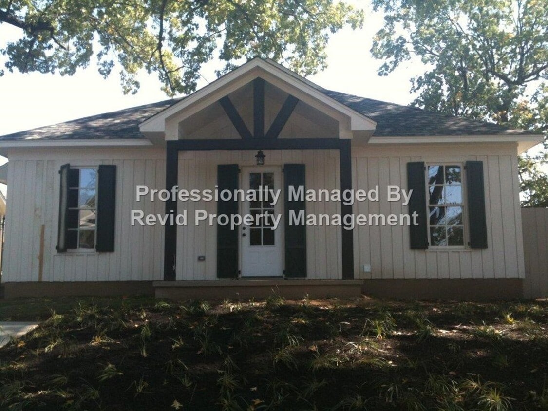 Primary Photo - 172 N Willett St