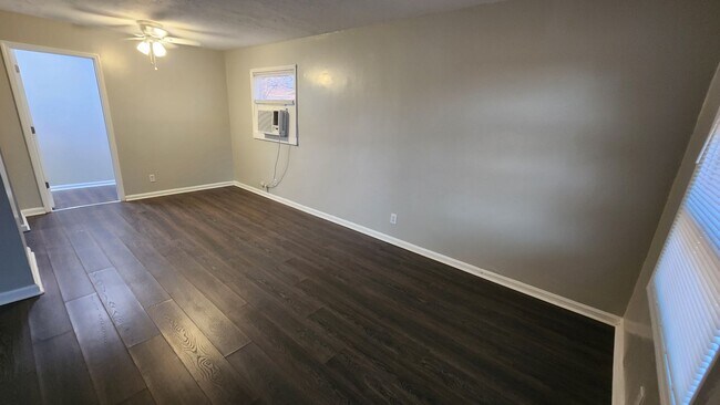 Foto del edificio - Renovated 3BR/1BA Single Family Home in NW...