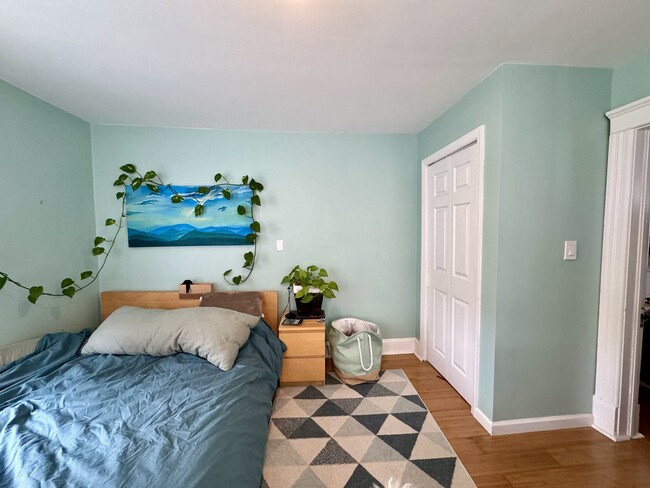 Bedroom - 12 Broad St