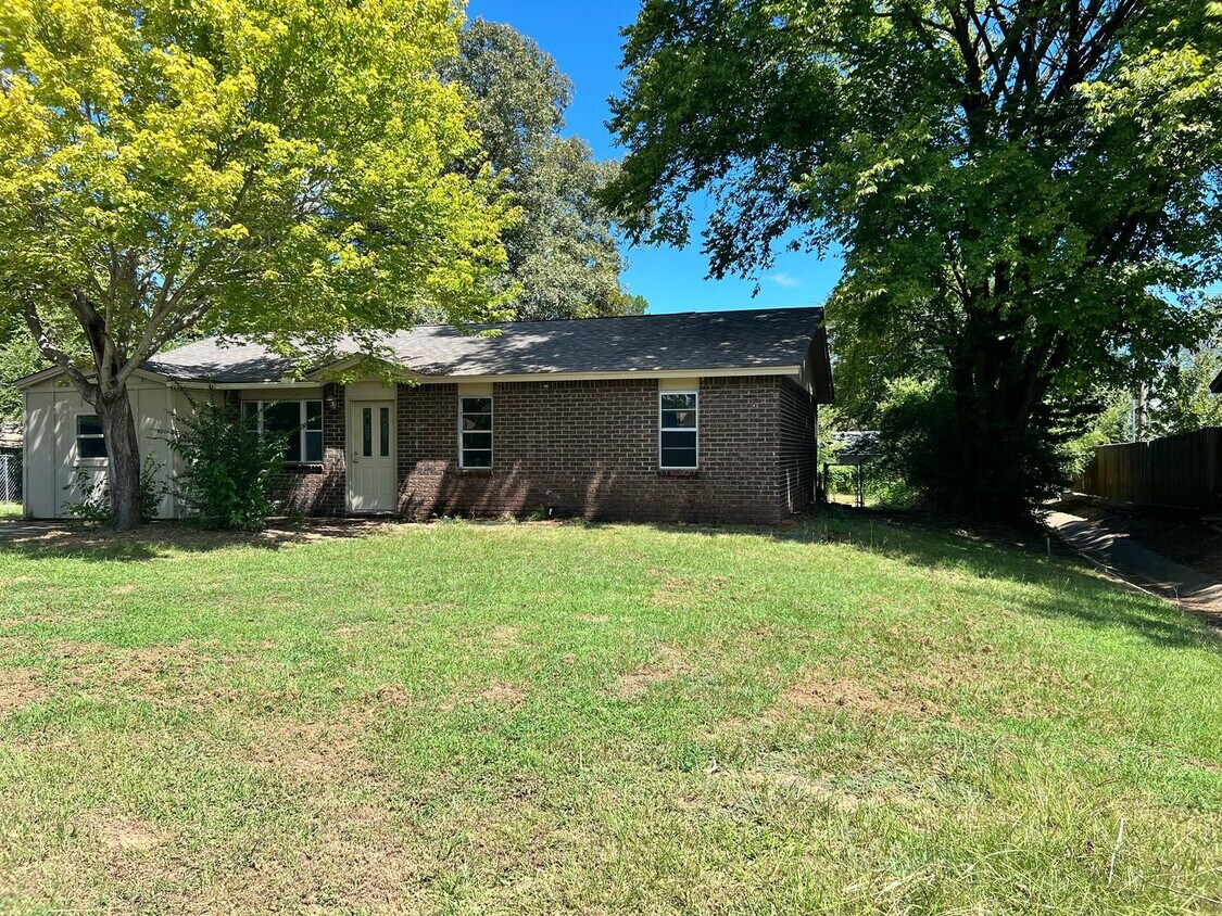 Primary Photo - $1,200.00 move-in-special