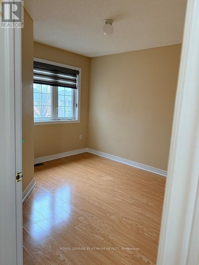 Building Photo - 364 Krotone Crescent