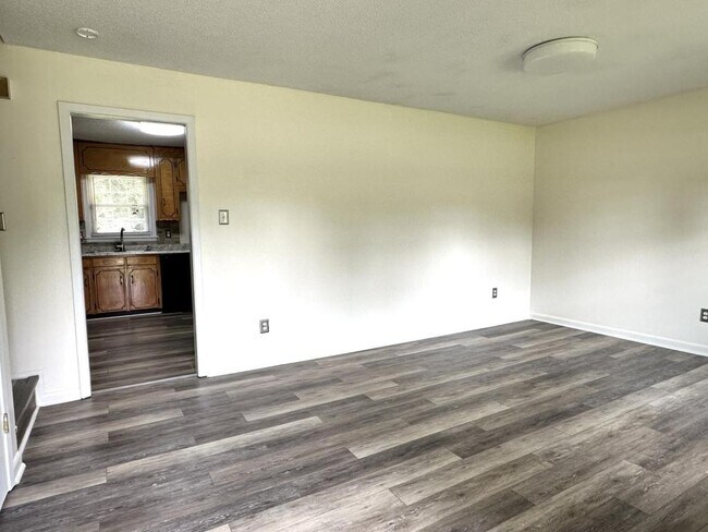 Building Photo - 246 Azalea Dr