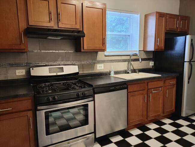 Foto del edificio - 1438 N Campbell Ave