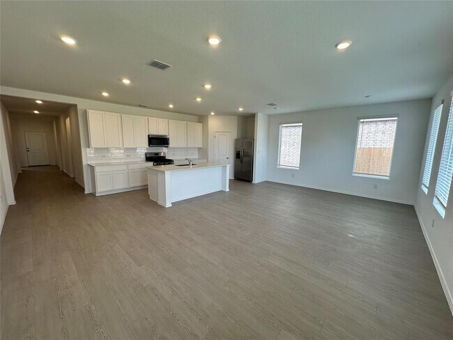 Building Photo - 281 Seven Seas Dr