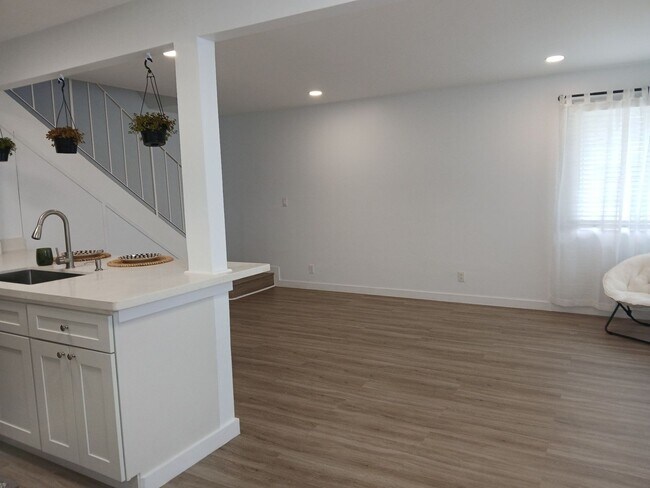 Building Photo - Light and Bright - Virtual or In-Person To...