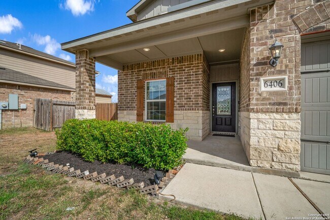 Foto del edificio - 5-BEDROOM HOME IN LUCKEY RANCH