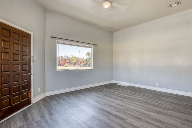 Primary Photo - 3500 Louisville Ave