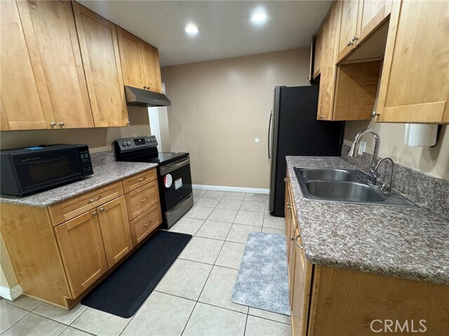 Foto del edificio - 23659 Golden Springs Dr