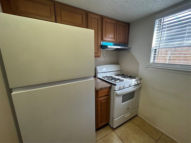 Building Photo - 12415 Deer Falls Dr