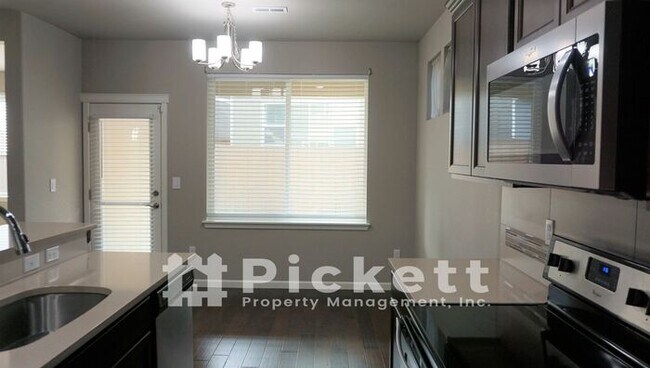 Building Photo - 3 Bedroom Home near McCormick Woods