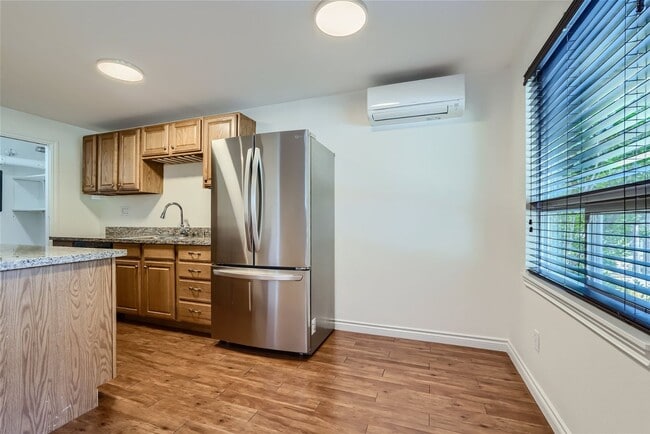 Building Photo - Charming one-level cottage in Madison Valley!