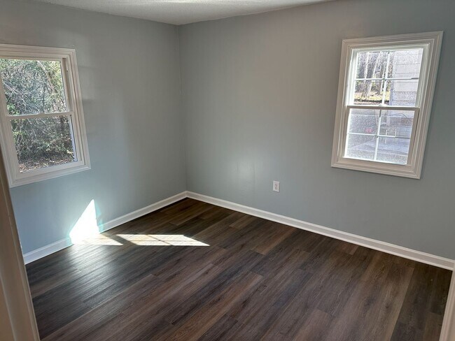 Building Photo - Charming 3 Bedroom, 1 Bath Home on quiet C...