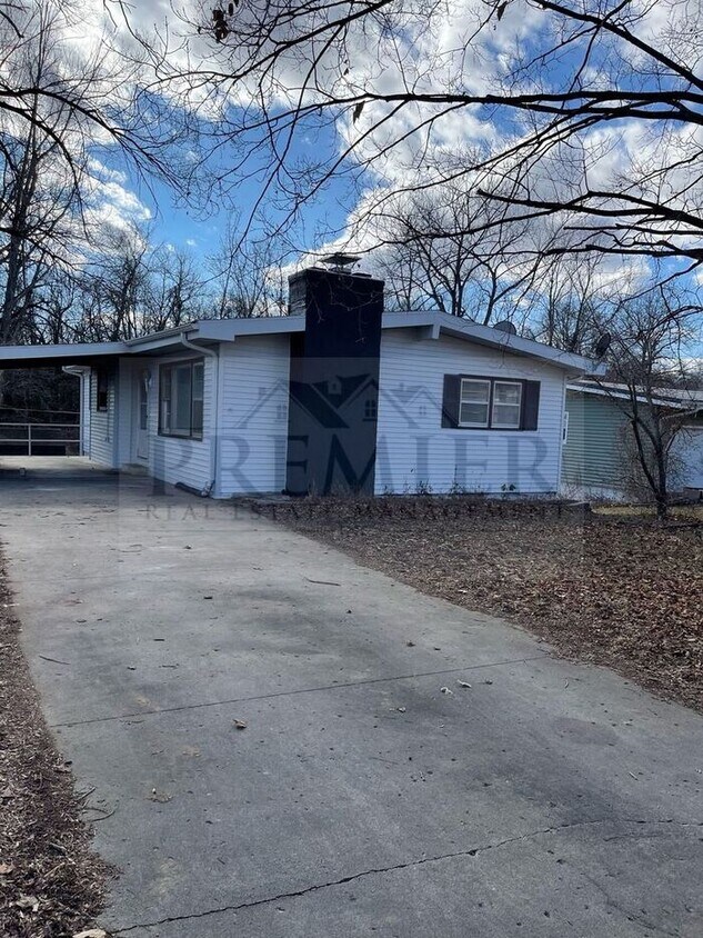 1004 Anderson St, Warrensburg, MO 64093 House Rental in Warrensburg