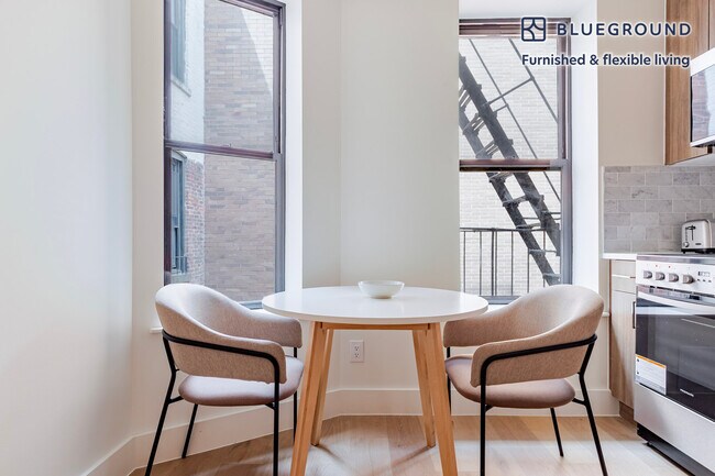 Building Photo - 82 Washington Pl