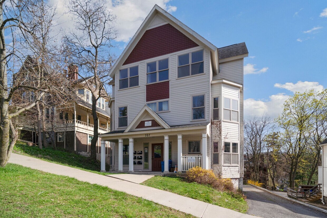 Building Photo - 707 E Seneca St.