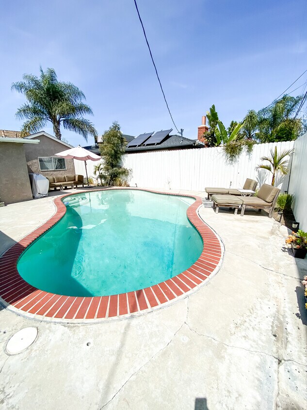 Swimming Pool - 15516 Florwood Ave