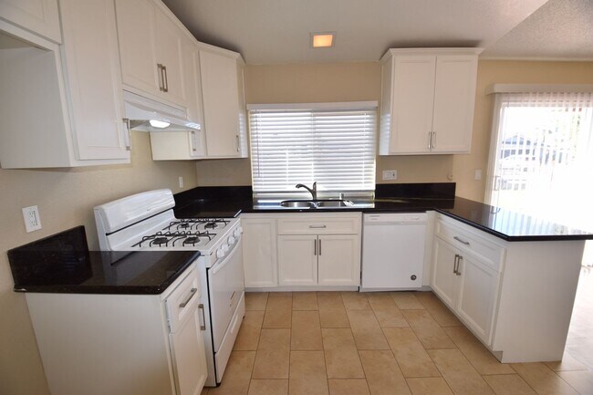Foto del edificio - 9870 Lime Ave