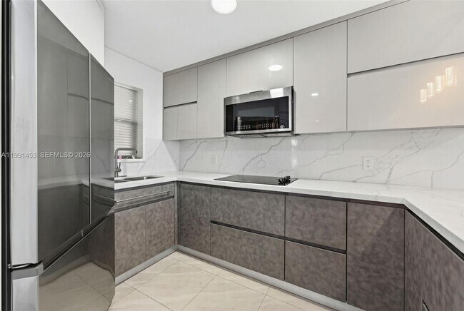 Foto del edificio - 1750 W 46th St