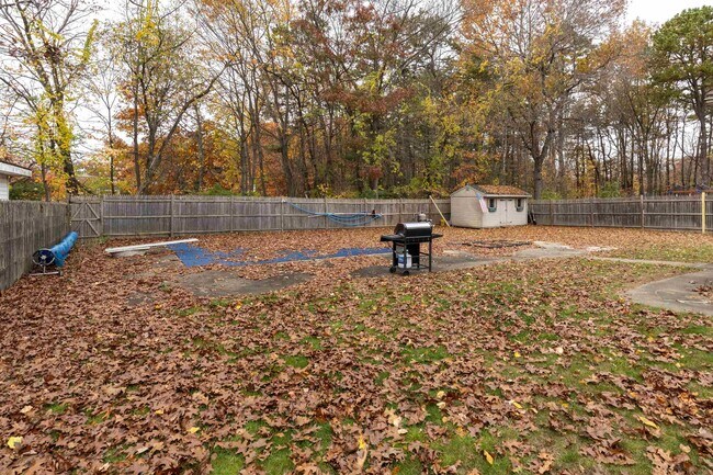 Building Photo - 445 Westwood Dr