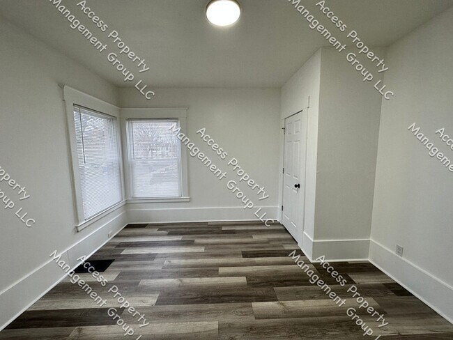 Foto del edificio - Just Outside Heritage Hill Updated 2 Bedroom