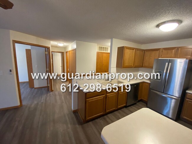 Foto del edificio - Top Floor Condo Available May 1st, Open Fl...