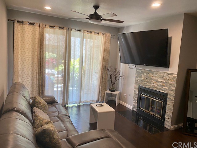 Foto del edificio - 10631 Lakeside Dr S