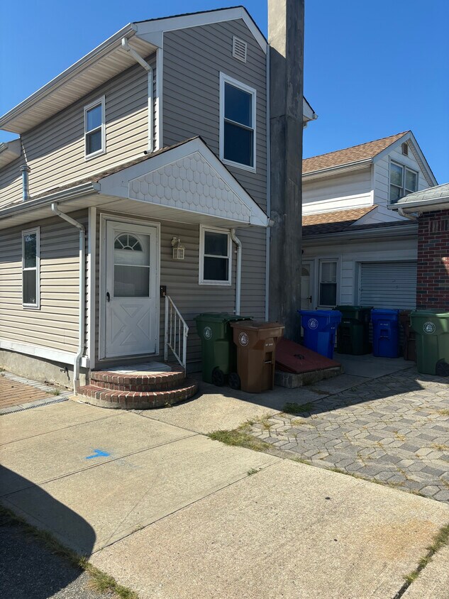 Foto principal - 939 Meacham Ave