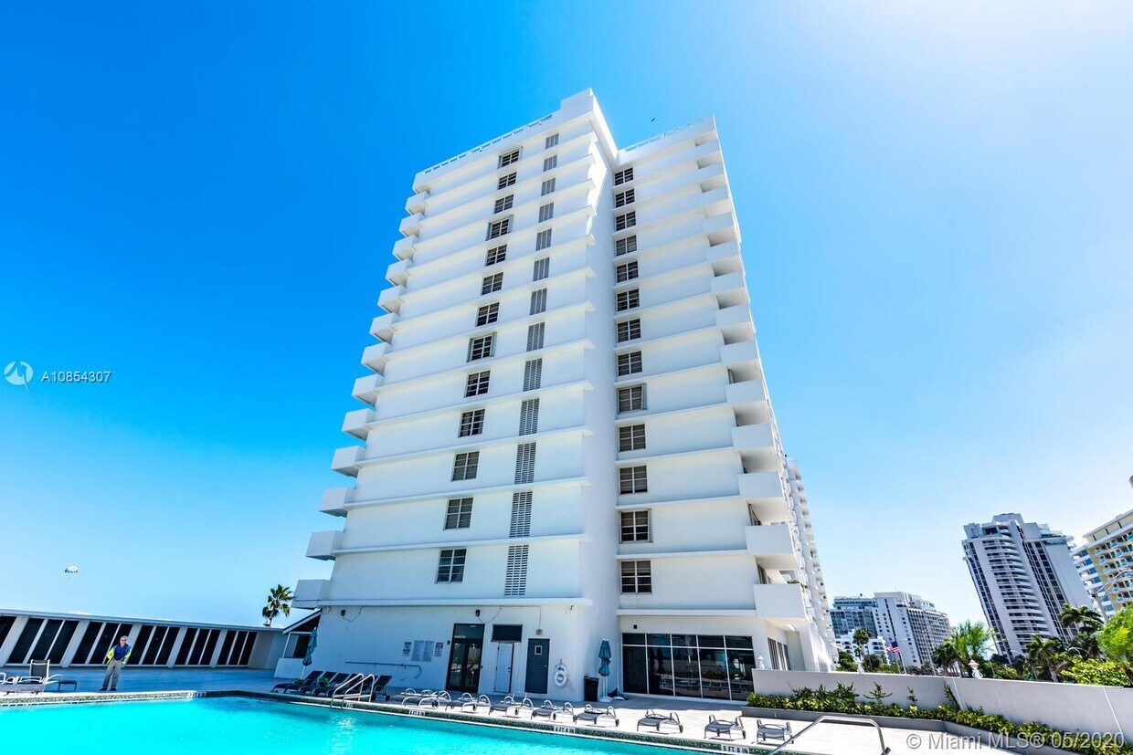 Building Photo - 5601 Collins Ave