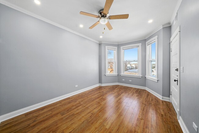 Foto del edificio - 4215 W Roscoe St