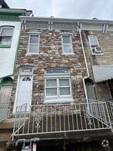 Building Photo - 1030A Elm St