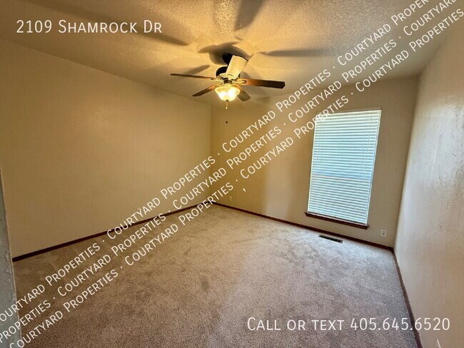 Building Photo - 2109 Shamrock Dr