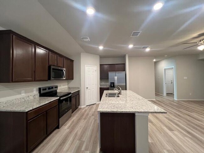 Foto del edificio - 4008 Halo St