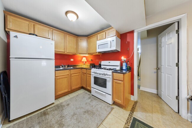 Building Photo - 921 S Oakley Blvd
