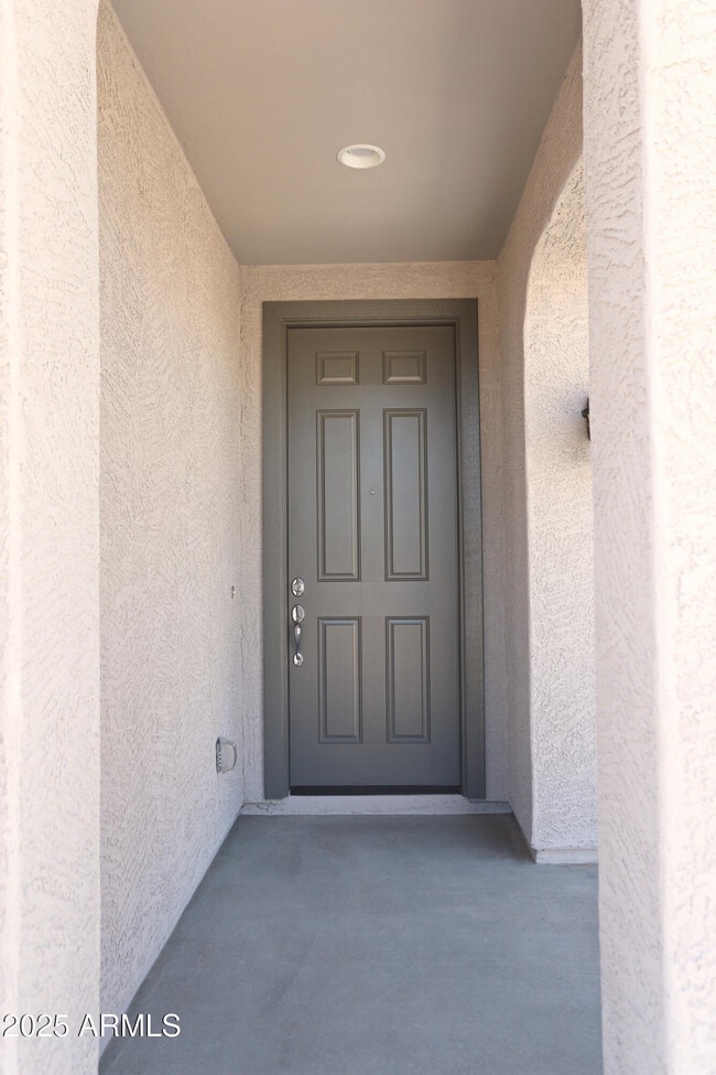 Building Photo - 935 W Finch Dr
