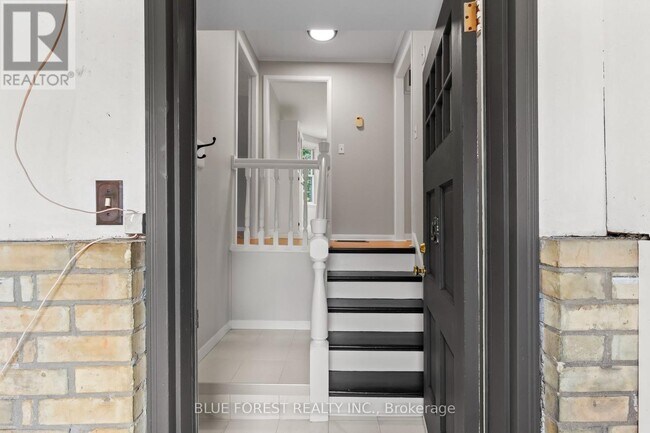 Photo du bâtiment - 7065 Longwoods Rd