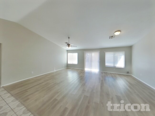 Foto del edificio - 8605 West Campbell Ave