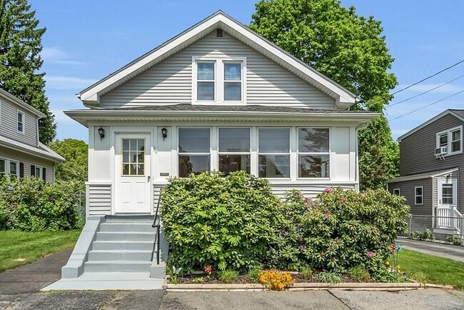 Building Photo - 36 Rowena St