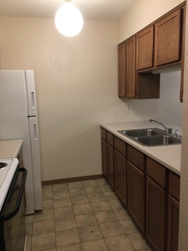 Westmar Kitchen - Westmar Apartments