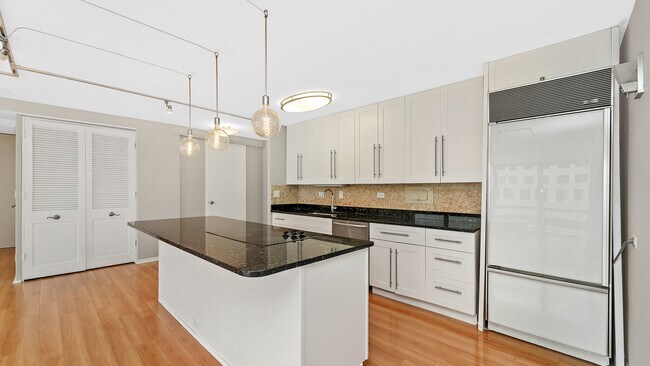 Building Photo - 330 W Diversey Pkwy