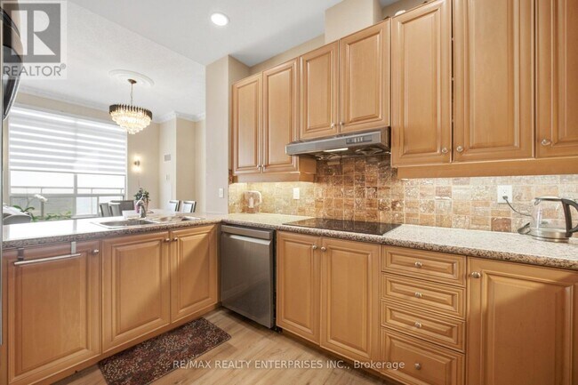 Building Photo - 35 Kingsbridge Garden Cir