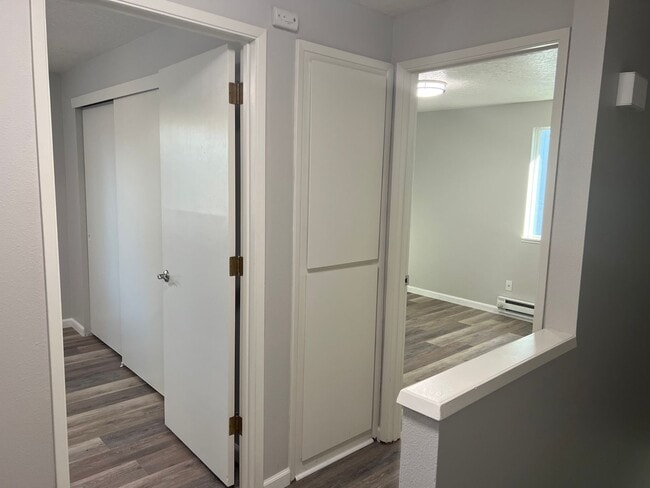 Building Photo - AVAILABLE NOW -  REMAINDER of JULY RENT FR...