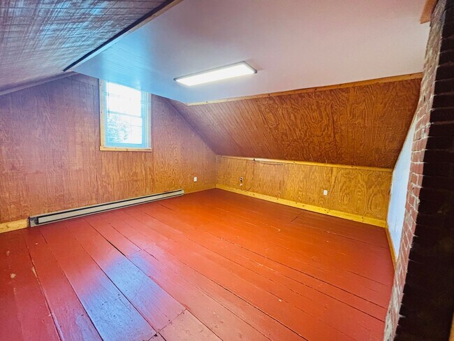 Building Photo - 1 Bedroom 1 Bath Duplex